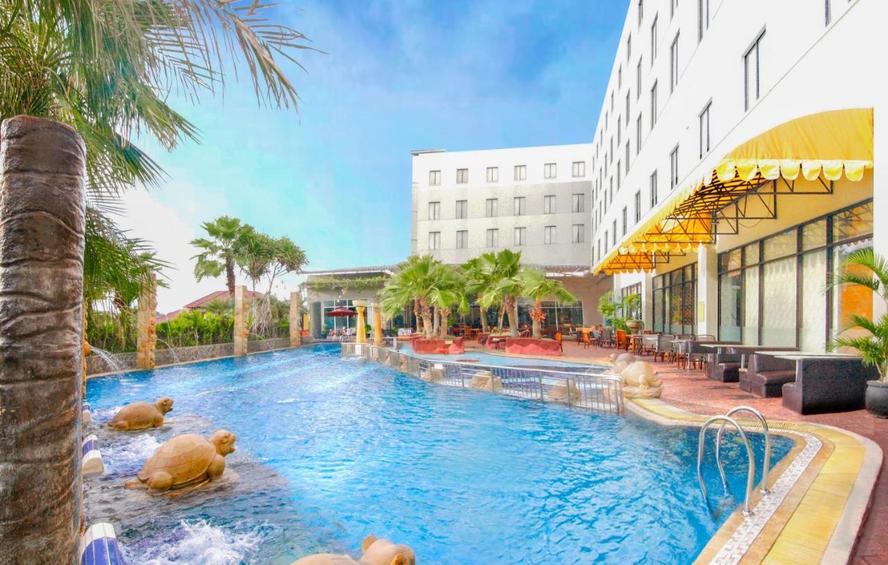 Hermes Palace Hotel Μπάντα Άτσεχ Εξωτερικό φωτογραφία